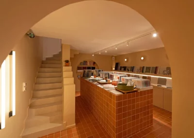 Photo 13 du chantier Boulevard Saint-Germain pour la création de cloisons dans une boutique de carrelage