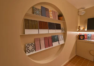 Photo 15 du chantier Boulevard Saint-Germain pour la création de cloisons dans une boutique de carrelage