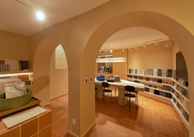 Photo 17 du chantier Boulevard Saint-Germain pour la création de cloisons dans une boutique de carrelage