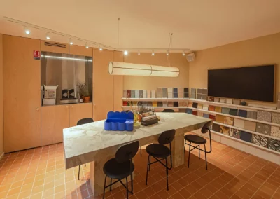 Photo 18 du chantier Boulevard Saint-Germain pour la création de cloisons dans une boutique de carrelage