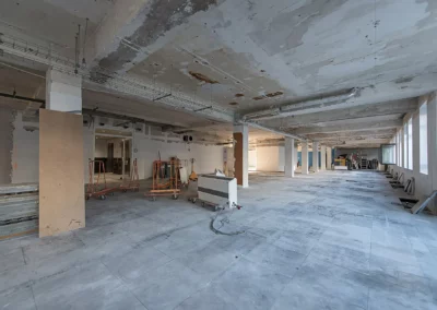 Photo 05 des faux plafonds réalisés rue Washington sur un plateau de 1500 mètres carrés