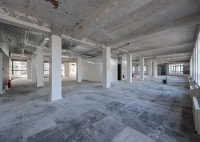 Photo 06 des faux plafonds réalisés rue Washington sur un plateau de 1500 mètres carrés