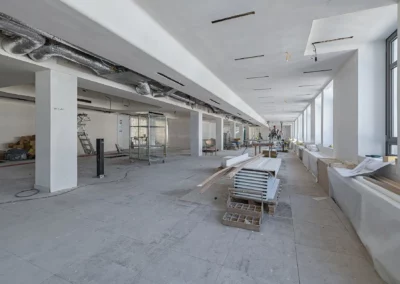 Photo 14 des faux plafonds réalisés rue Washington sur un plateau de 1500 mètres carrés